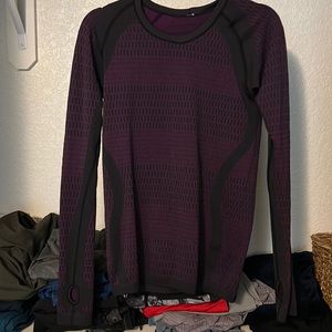 Lululemon/ size- tore tag out fits like an 8